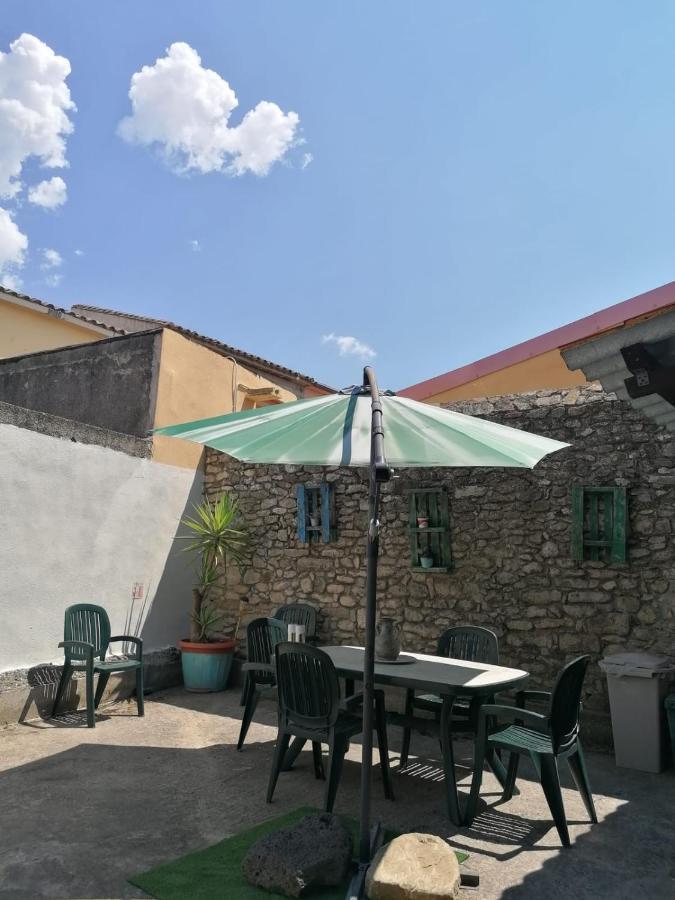 Domus De Jara - Casa Montis Apartment Baradili Bagian luar foto